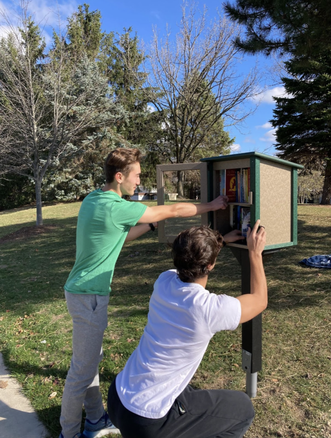 GRABBING A BOOK Lincoln Cha ‘24 (left) and Nate Gajar ‘24 make use of the new mini library. “I am glad that we have a small library because I liked reading in middle school and now they have a space where they share books and give books,’’ said Gajar.
